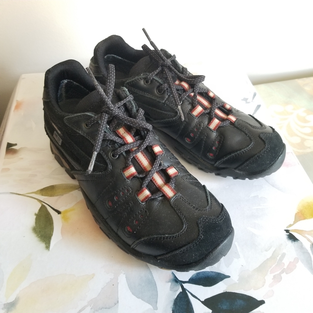 NEW Hiking sneakers (women)